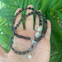 Cargar imagen en el visor de la galería, Navy Blue Iolite Beads & Baroque Pearls Necklace