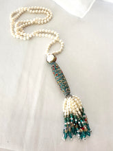 Carica l'immagine nel visualizzatore di Gallery, Bohemian Pearl Tassel Necklace featuring freshwater pearls, colorful beads, and a handcrafted design.