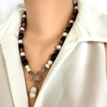 Cargar imagen en el visor de la galería, Black Onyx, Black & White Pearls Toggle Necklace