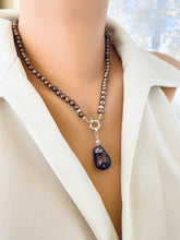 Carica l'immagine nel visualizzatore di Gallery, Bronze Pearls Necklace & White or Brown Removable Baroque Pearl Pendant