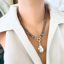Carica l'immagine nel visualizzatore di Gallery, Bronze Pearls Necklace & White or Brown Removable Baroque Pearl Pendant
