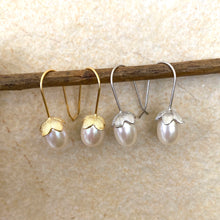Cargar imagen en el visor de la galería, Rice Pearl Earrings – gold and silver sets side by side on branch and white background