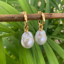 Cargar imagen en el visor de la galería, White Baroque Pearl Earrings – detailed close-up on green foliage backdrop