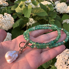 Carica l'immagine nel visualizzatore di Gallery, Green Onyx & Baroque Pearl Toggle Necklace, Gold Bronze