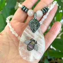 Carica l'immagine nel visualizzatore di Gallery, Rose Quartz Necklace & Rhinestones Pave Bee Pendant