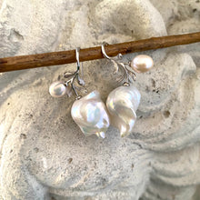 Cargar imagen en el visor de la galería, Close-up of baroque pearl earrings in silver with rose leaf design on white background