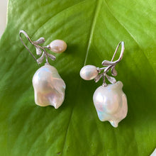 Cargar imagen en el visor de la galería, Baroque pearl earrings in silver with rose leaf design on green leaf background