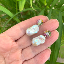 Cargar imagen en el visor de la galería, Tourmaline pearl earrings held in hand for size comparison against green leaf background