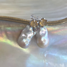 Lade das Bild in den Galerie-Viewer, Citrine stud earrings with baroque pearls on white pearl shell background