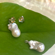 Lade das Bild in den Galerie-Viewer, Citrine stud earrings with removable pearl drops, one stud shown detached