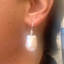 Cargar imagen en el visor de la galería, Golden Baroque Pearl Earrings – worn by female model in side view
