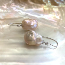 Cargar imagen en el visor de la galería, Golden Baroque Pearl Earrings – close-up against white pearl shell backdrop