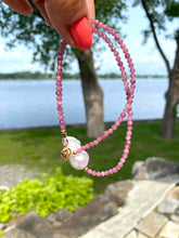 Carica l'immagine nel visualizzatore di Gallery, Pink Tourmaline Baroque Pearl Necklace handcrafted with pink tourmaline beads and baroque pearls, showcasing natural beauty.