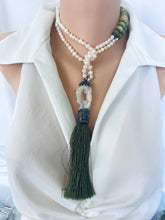 Charger l'image dans la galerie, Boho Chic Pearl Tassel Necklace on mannequin — handcrafted pearl, jade, and druzy agate statement jewelry by Loulia Pearl Jewelry