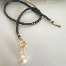 Carica l'immagine nel visualizzatore di Gallery, Black Tourmaline Choker Necklace & Pearl Charm