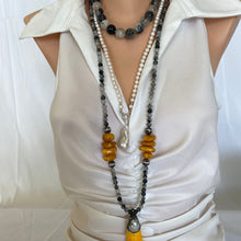 Lade das Bild in den Galerie-Viewer, Rutilated Quartz and Yellow Copal Boho Style Tassel Necklace