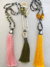 Lade das Bild in den Galerie-Viewer, Rutilated Quartz and Yellow Copal Boho Style Tassel Necklace
