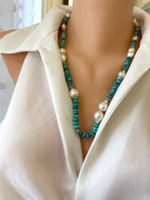 Cargar imagen en el visor de la galería, Arizona turquoise pearl necklace showcased on a mannequin, featuring turquoise rondelle beads and baroque pearls.