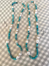 Cargar imagen en el visor de la galería, Arizona turquoise pearl necklace showcasing handcrafted baroque design with turquoise rondelle beads and pearls.
