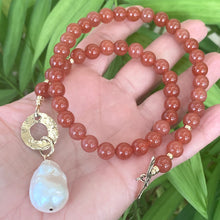 Carica l'immagine nel visualizzatore di Gallery, Carnelian Necklace & Baroque Pearl Pendant, 17"inches