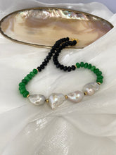 Cargar imagen en el visor de la galería, Green Jade Black Tourmaline Short Pearl Necklace showcasing black tourmaline and green jade beads with elegant pearls.