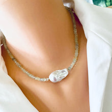 Carica l'immagine nel visualizzatore di Gallery, Light Green Prehnite Necklace with Baroque Pearl