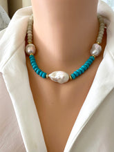 Lade das Bild in den Galerie-Viewer, Front close-up of green jade and turquoise pearl necklace with baroque pearls