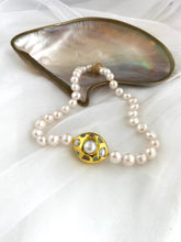 Charger l'image dans la galerie, White Pearl Necklace, 9–11mm, Gold Plated Focal Accent, Magnetic Clasp, 16"–18"