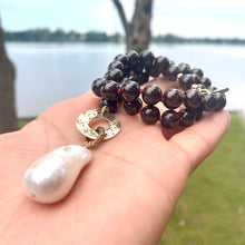 Cargar imagen en el visor de la galería, Garnet Toggle Necklace with Baroque Pearl Pendant