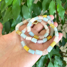 Lade das Bild in den Galerie-Viewer, Mixed Beryl Necklace featuring Aquamarine and Morganite Gemstones, Gold Plated Spring Gate Charm Holder Clasp, 23 inches