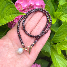 Carica l'immagine nel visualizzatore di Gallery, Garnet Toggle Necklace & Baroque Pearl Charm