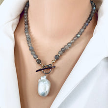 Cargar imagen en el visor de la galería, Labradorite & Baroque Pearl Pendant Necklace