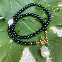 Charger l'image dans la galerie, Elegant classic necklace made of black onyx beads and natural pearl. Timeless combination of black and white will suit any outfit.