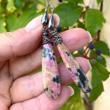 Carica l'immagine nel visualizzatore di Gallery, Teardrop Rhodonite Earrings, Black Rhodium