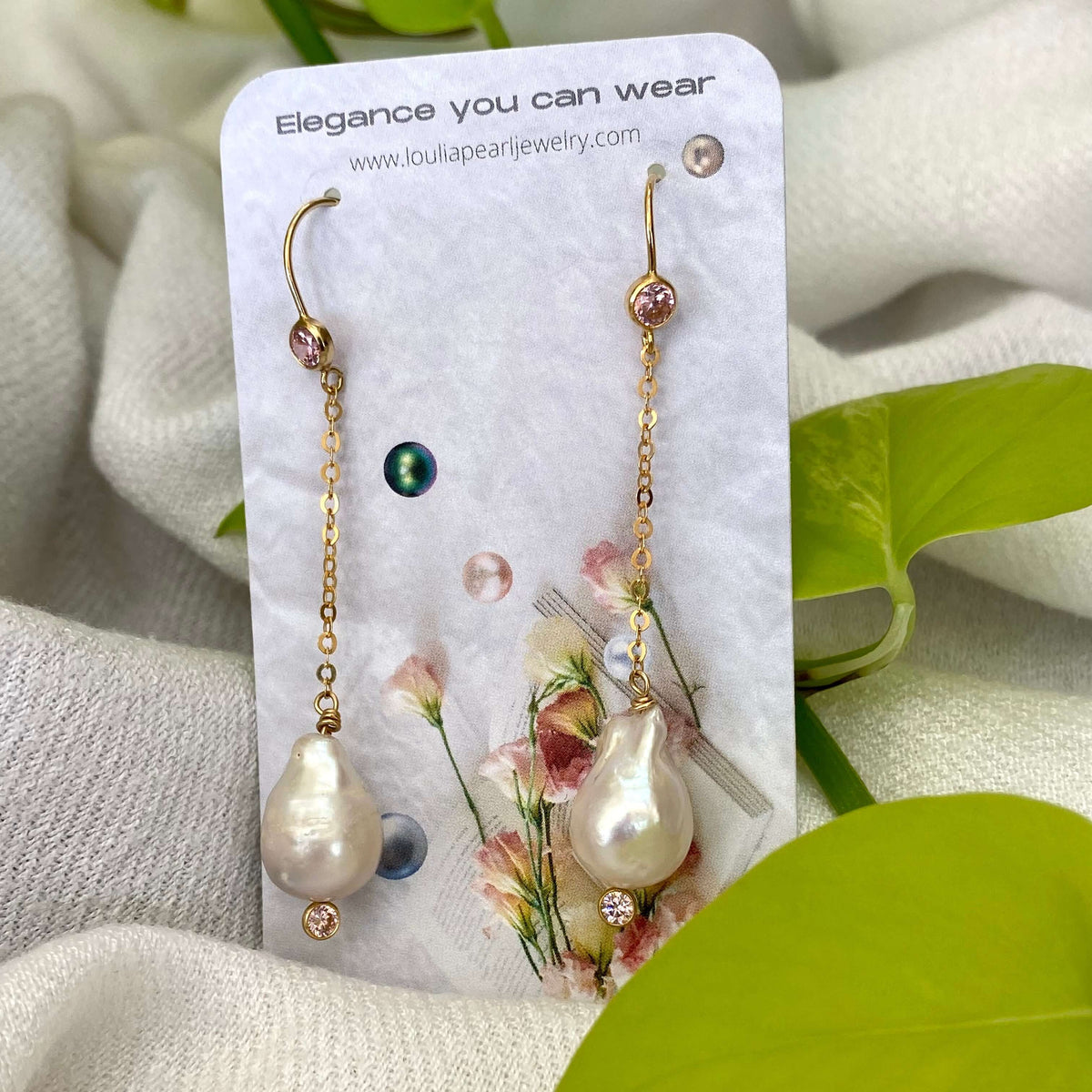 Boucles d'oreilles chaîne en perles baroques avec zircone cubique rose