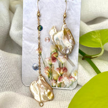 Charger l'image dans la galerie, Boucles d'oreilles pendantes en perles dépareillées | Zircone transparente | 14 kG