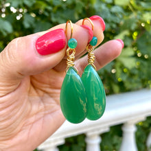 Load image into Gallery viewer, Emerald Green Onyx Teardrop Earrings, Gold