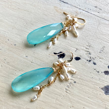 Cargar imagen en el visor de la galería, Teardrop Sky Blue Chalcedony & Pearls Cluster Earrings