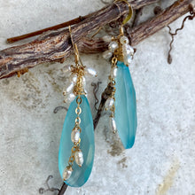 Cargar imagen en el visor de la galería, Teardrop Sky Blue Chalcedony & Pearls Cluster Earrings