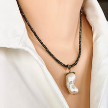 Lade das Bild in den Galerie-Viewer, Baroque Pearl Pendant on Pyrite Necklace