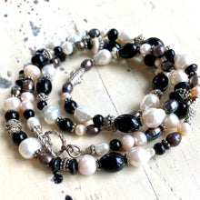 Cargar imagen en el visor de la galería, Elegant Black Onyx, Black & White Pearls Long Necklace