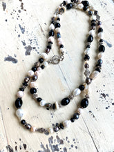 Cargar imagen en el visor de la galería, Elegant Black Onyx, Black & White Pearls Long Necklace