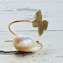 Load image into Gallery viewer, 18K minimalist butterfly pearl ring featuring an oval pearl and butterfly design in solid gold.