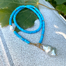 Charger l'image dans la galerie, Collier à bascule en perles baroques turquoise et d'eau douce, vermeil doré, pierre de naissance de décembre, 47 cm