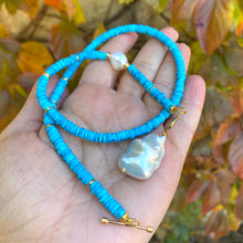 Charger l'image dans la galerie, Collier à bascule en perles baroques turquoise et d'eau douce, vermeil doré, pierre de naissance de décembre, 47 cm