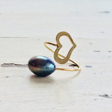Load image into Gallery viewer, 18K minimalist heart pearl ring featuring a unique heart design and a peacock freshwater pearl.