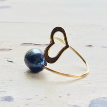 Load image into Gallery viewer, 18K minimalist heart pearl ring with a lustrous freshwater peacock pearl in solid gold setting.