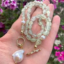Carica l'immagine nel visualizzatore di Gallery, Green Prehnite & Pearls Toggle Neckalce