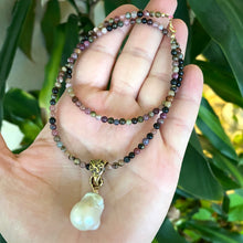 Cargar imagen en el visor de la galería, Tourmaline & Baroque Pearl Pendant Necklace