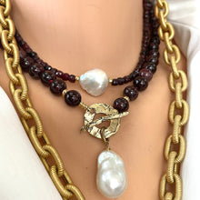 Cargar imagen en el visor de la galería, Delicate Garnet Necklace & White Baroque Pearl